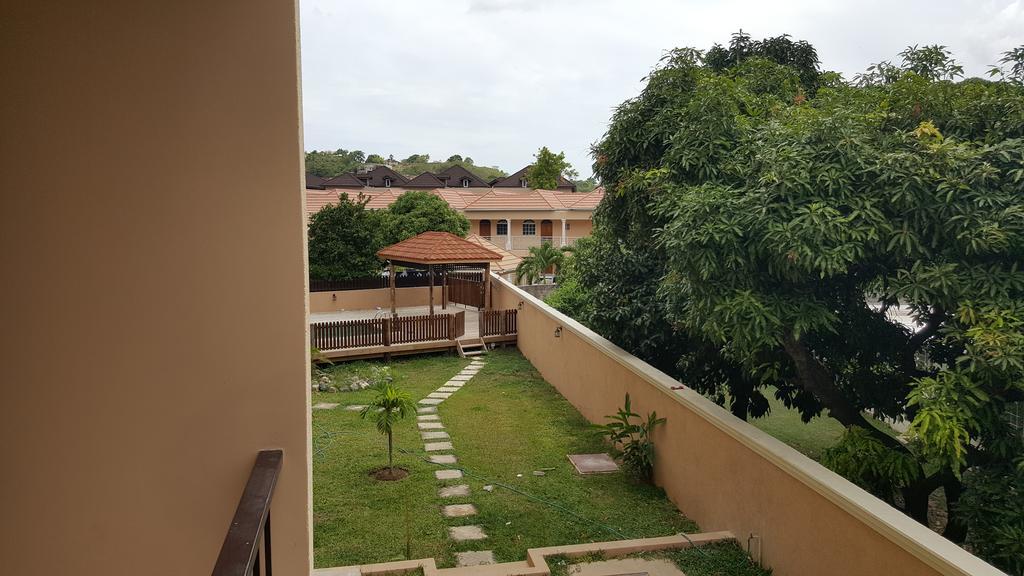 Apt 12, Executive Suites Ja - Palms Enfield Exteriör bild
